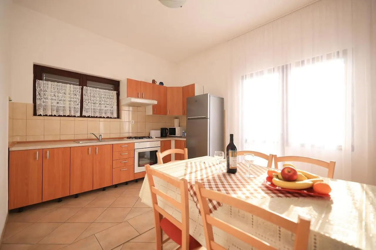Apartments Ana Petrcane Kroatien