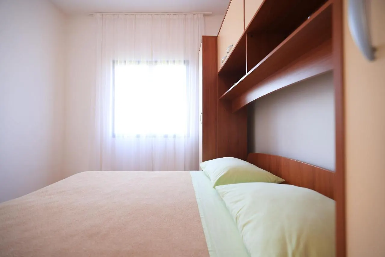 Apartments Ana Petrcane Kroatien